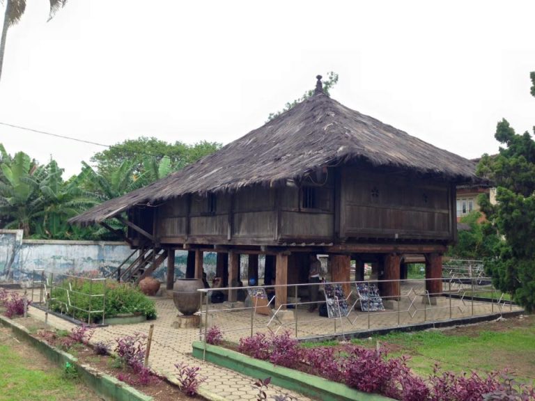 Gambar Rumah Adat Lampung Jenis Makna Arsitekturnya Lamudi