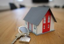 Cara KPR Rumah Bekas di Bank BTN 2025 Terbaru gambar miniatur rumah dan kuncinya